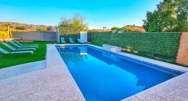 Holiday home Luxe Desert Oasis, Pool, Hidden Speakeasy Room! *