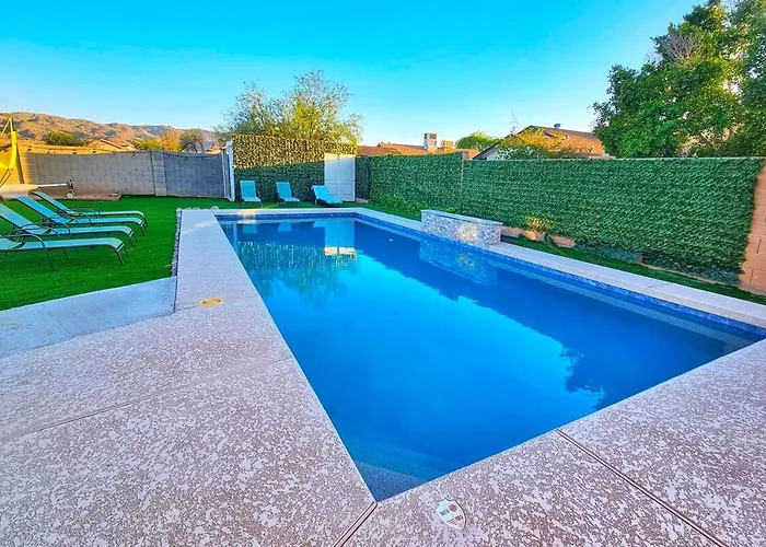 Luxe Desert Oasis, Pool, Hidden Speakeasy Room!