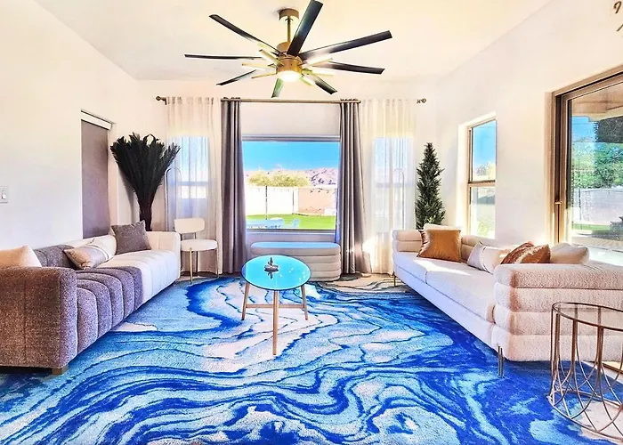 Luxe Desert Oasis, Pool, Hidden Speakeasy Room! *